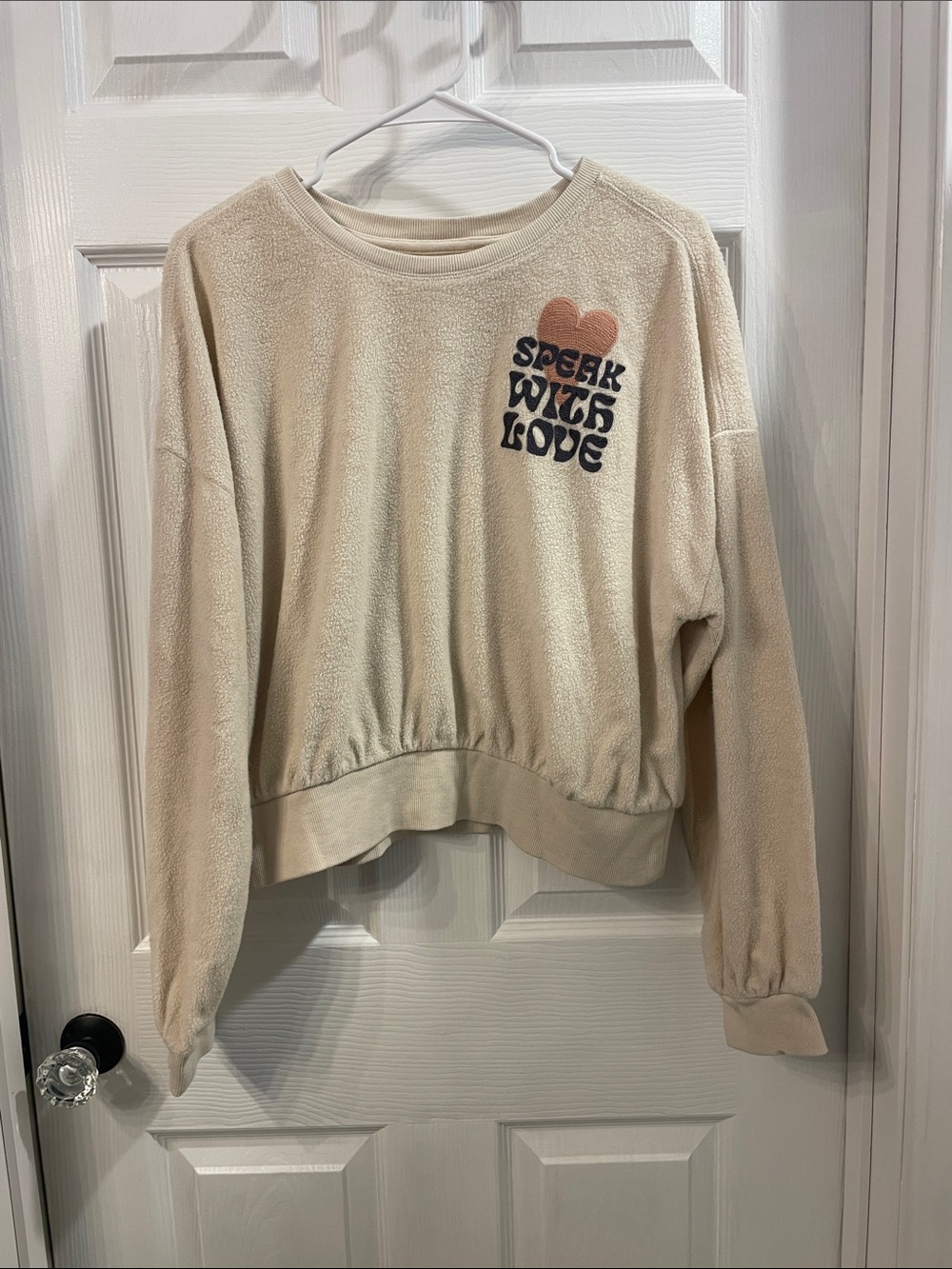Universal Threads sweatshirt ‘Speak with Love’